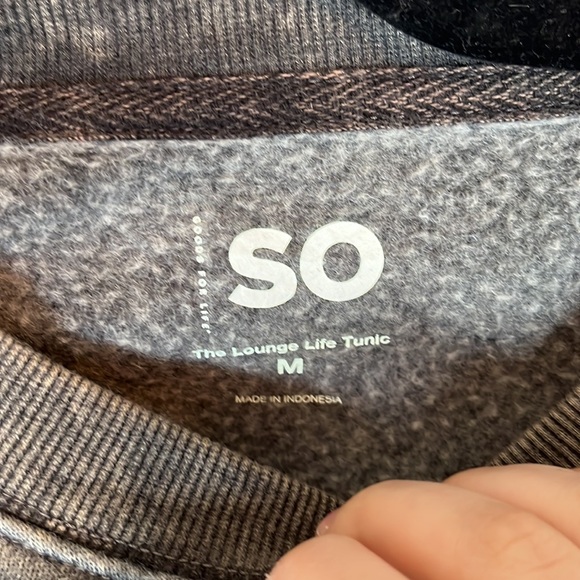 distressed black oversized crewneck - Picture 2 of 2